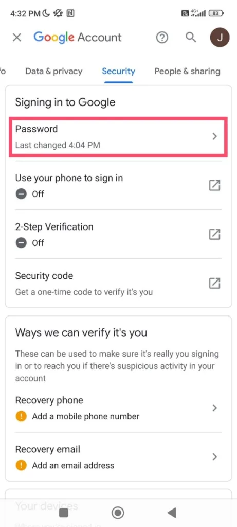 صفحه امنیتی حساب کاربری Google را نشان میدهد که گزینههایی مانند تغییر رمز عبور، ورود با تلفن، و تأیید دو مرحلهای را نمایش میدهد. در بخش پایین، گزینههایی برای افزودن شماره تلفن یا ایمیل بازیابی برای تأیید هویت کاربر وجود دارد.