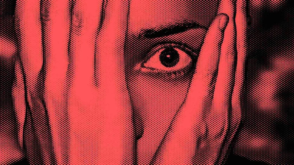 تصویر هنری و نقطهچین، صورت فردی دیده میشود که نیمی از چهرهاش را با دست پوشانده و تنها یک چشم مضطرب از میان انگشتان به بیرون خیره شده است؛ بازتابی عمیق از احساس ترس، فشار روانی و اضطراب پنهانی.
این تصویر به شکلی نمادین مفهوم FOMO یا «ترس از جا ماندن» را به تصویر میکشد؛ ا