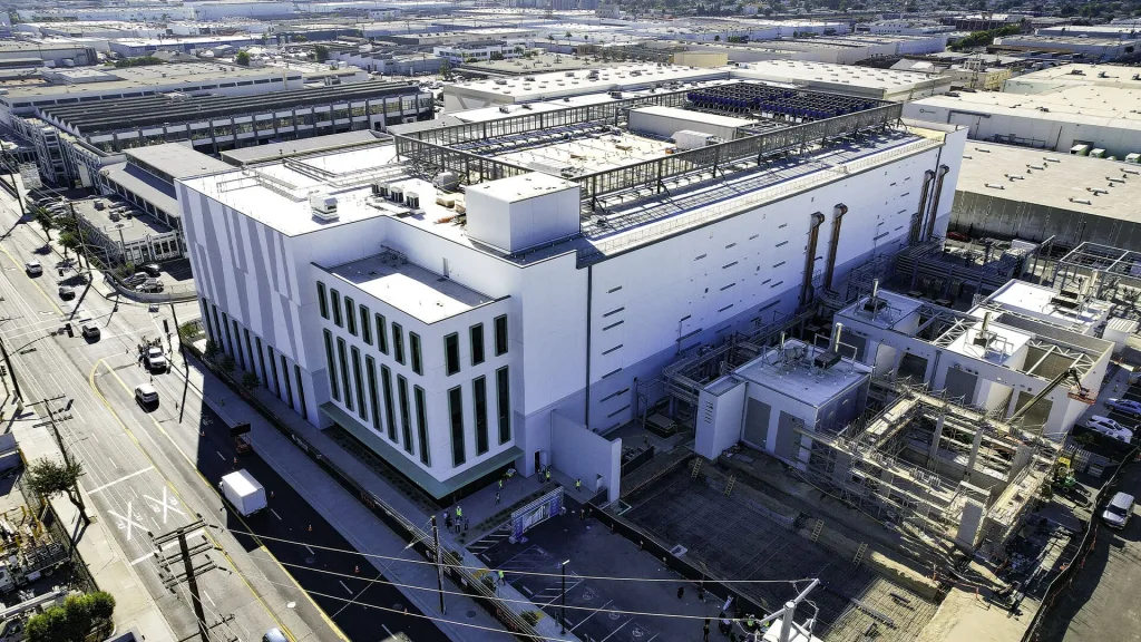 دیتاسنتری در لوس آنجلس از نمای بالا