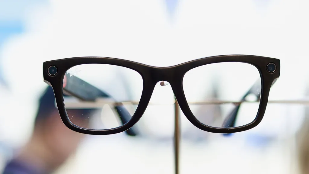 عینک هوشمند ری‌بن از نمای نزدیک