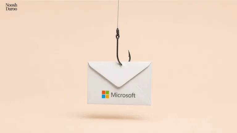 پاکت نامه با لوگوی Microsoft آویزان از قلاب ماهیگیری؛ نمادی از ایمیل فیشینگ
