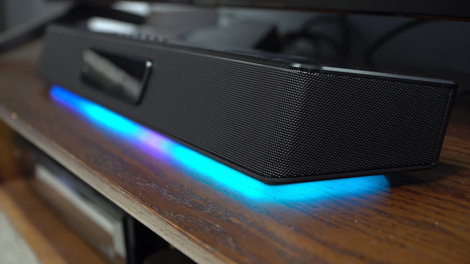 اسپیکر Sound Blaster Katana V2X از کنار