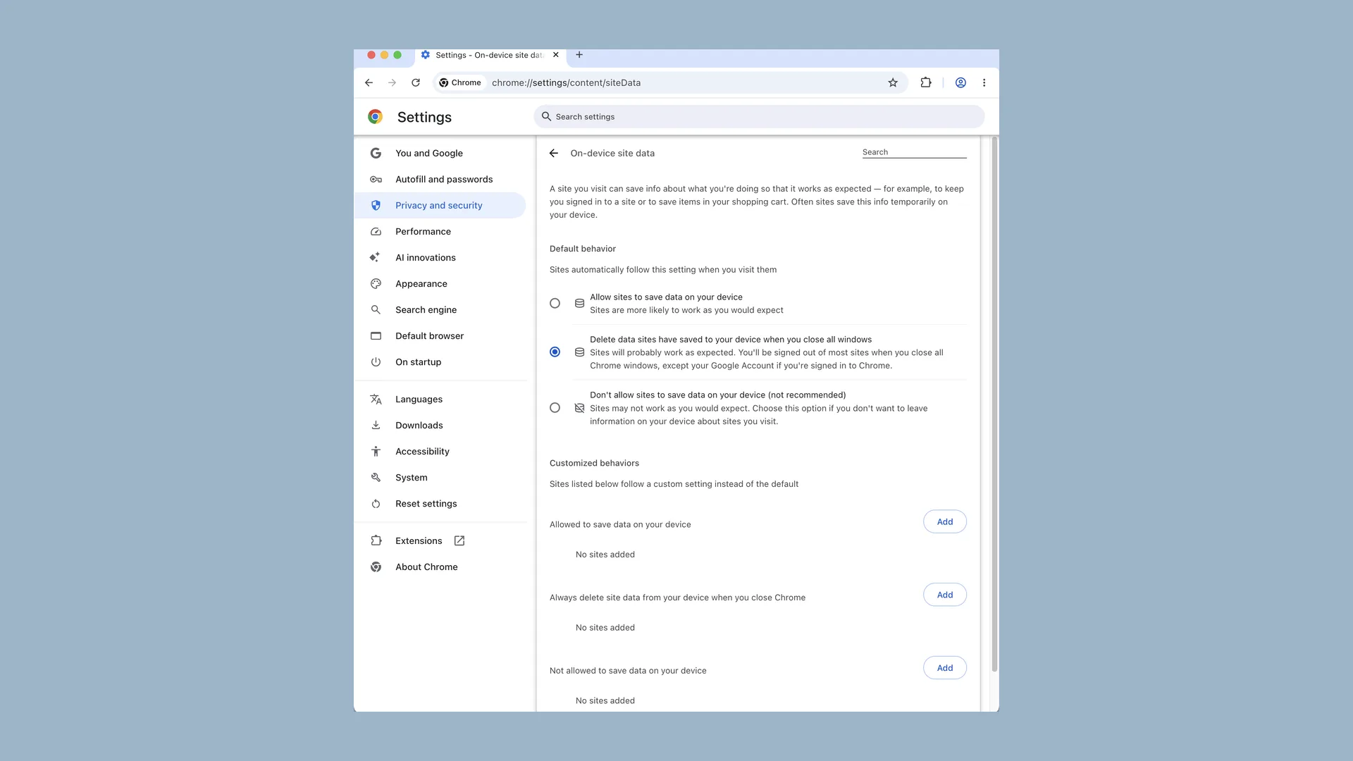 صفحه تنظیمات On-device site data در مرورگر کروم که گزینه «حذف دادههای ذخیرهشده سایتها هنگام بستن همه پنجرهها» بهعنوان رفتار پیشفرض انتخاب شده و فهرست استثناها خالی است